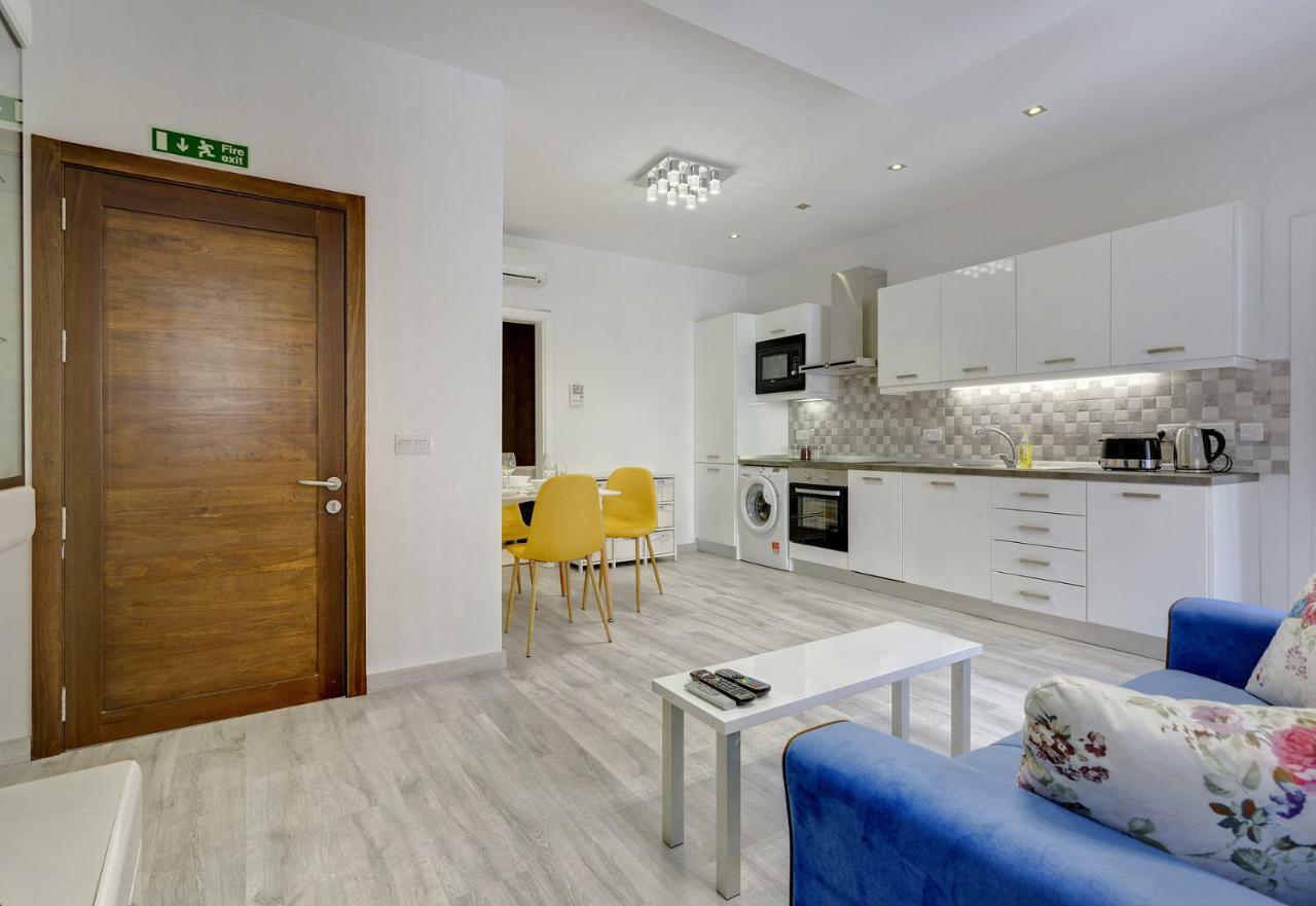 Splendid Apartment, Steps Away From The Sea Sliema Exterior photo